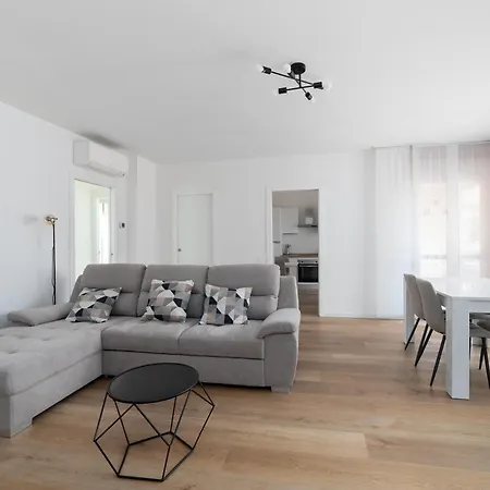 Apartment Moderno Trilocale Zona Policlinico *